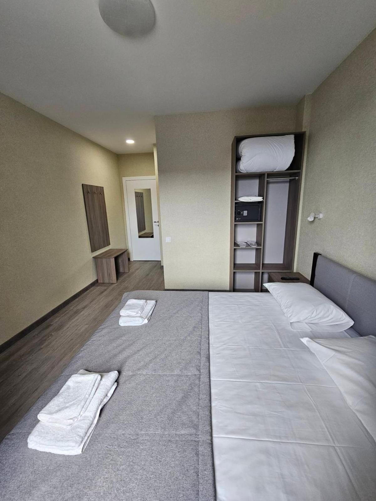 Mansarda Iris Hotel Kyiv Exterior photo